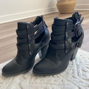 Black Size 7 Silver Buckle Detail Boots